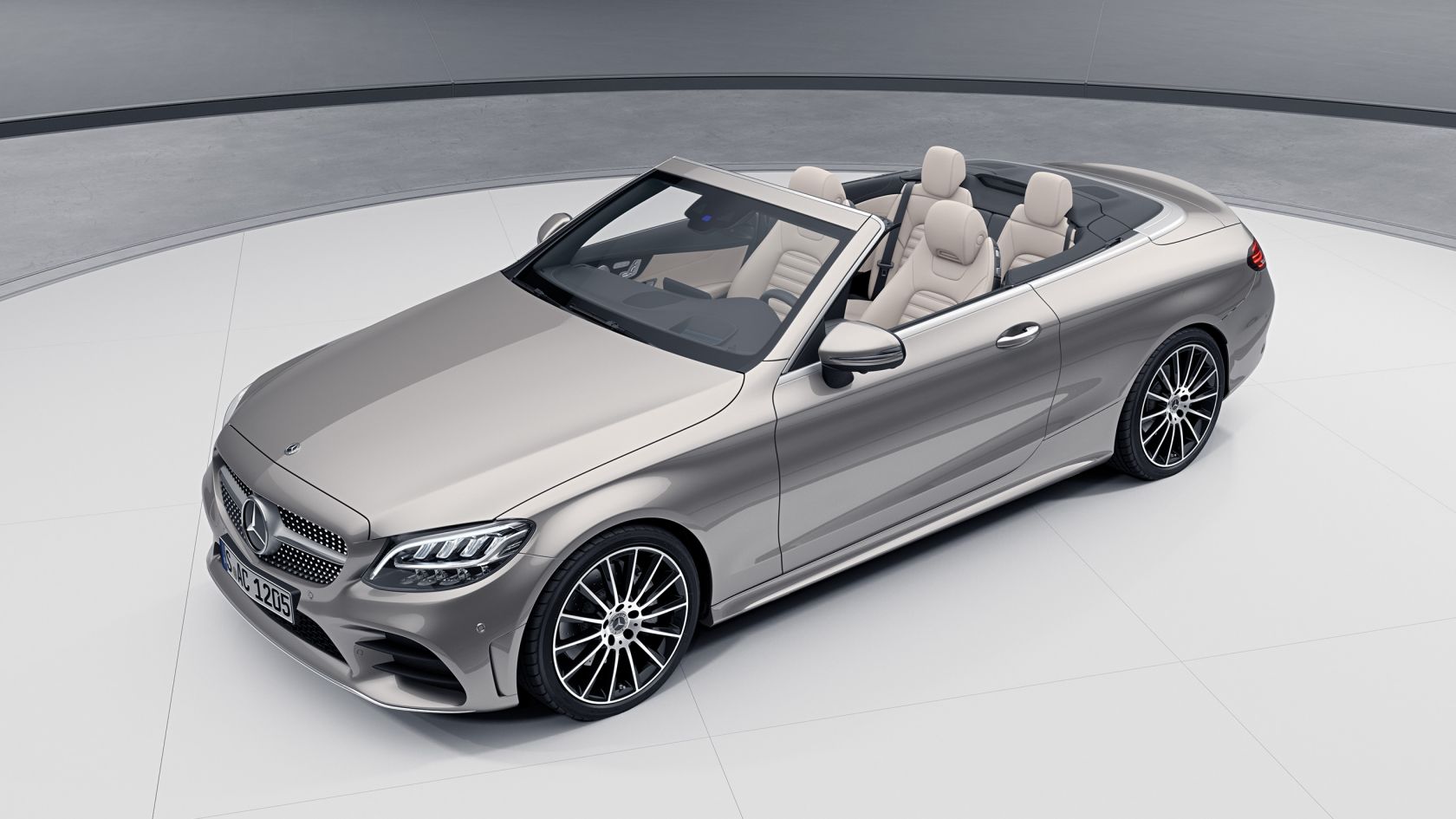 Na obrázku je exteriér vozidla Mercedes-Benz Třídy C kabriolet s linií AMG.