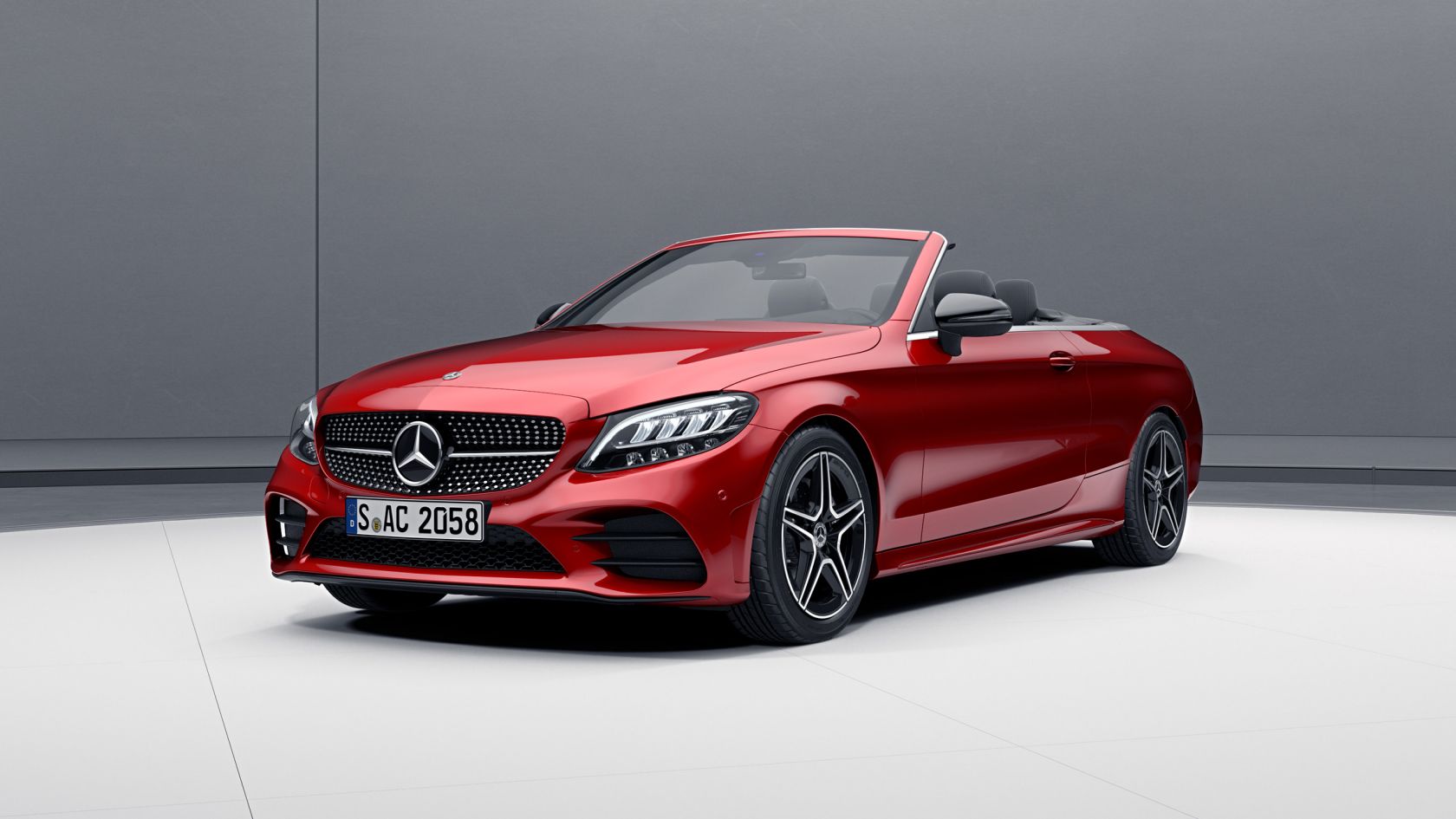Na obrázku je exteriér modelu Mercedes-Benz Třídy C kabriolet.