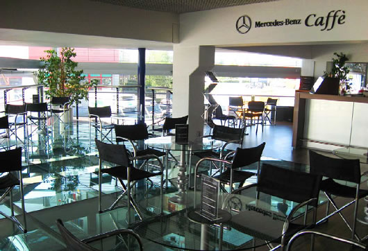  Kavárna Mercedes-Benz Caffé